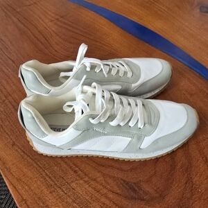 Steve Madden Women's White and Light Gray Retro Runner Sneakers